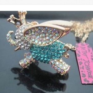 Crystal  flying elephant necklace