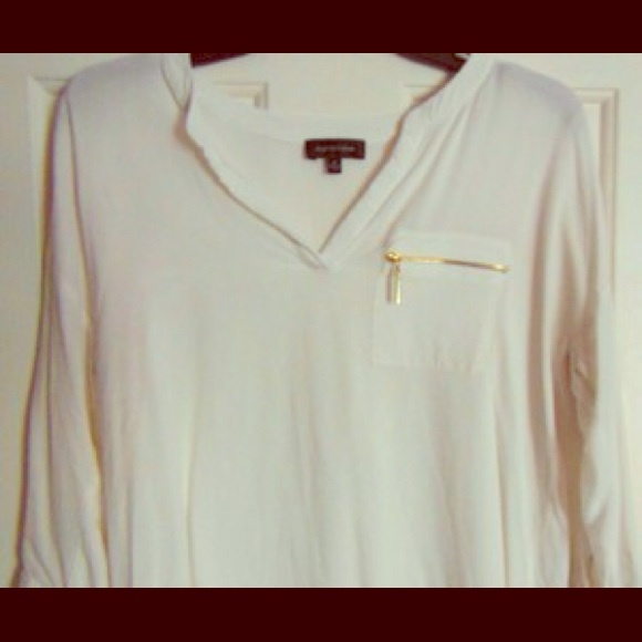 High-Low White V-Neck Blouse w/ Gold Detailing