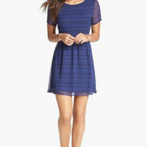 LOOKING FOR Lush V-Back dress