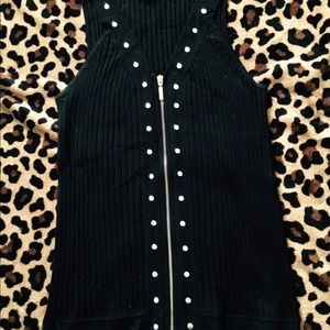 Sleeveless sweater top