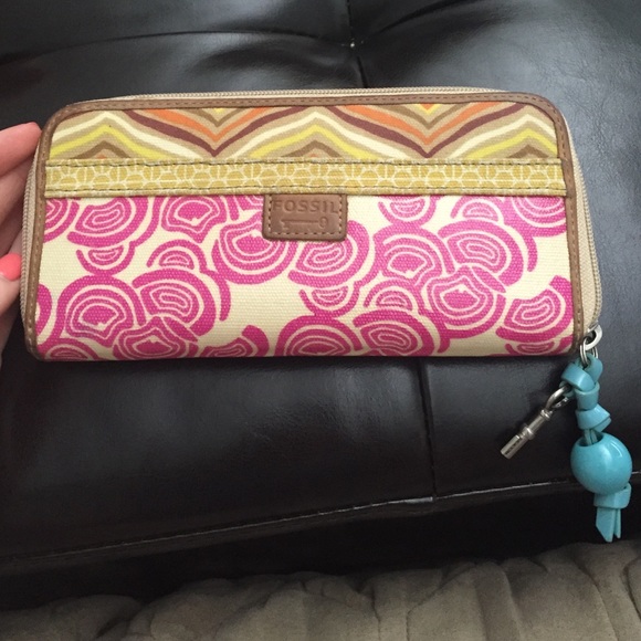 Fossil Key-Per zip clutch wallet.