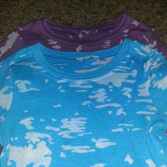 2 long sleeve t-shirts - Picture 1 of 8