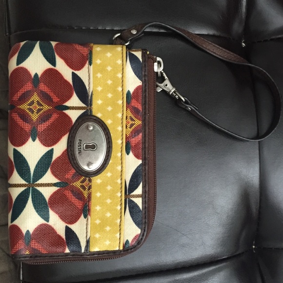 Fossil Key-Per wristlet