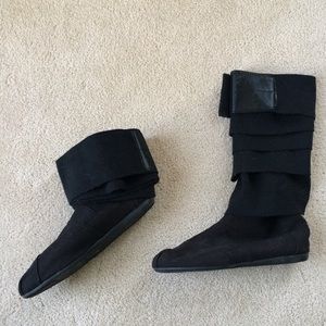 TOMS Black Wrap Boot size 8.5