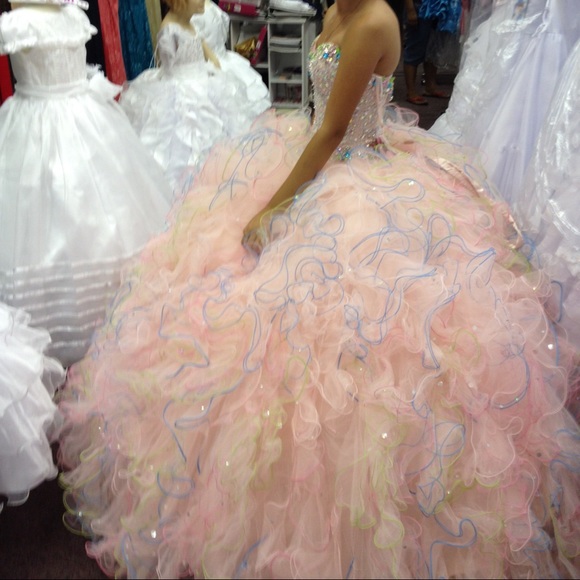 Quiceñera dress - Picture 2 of 4