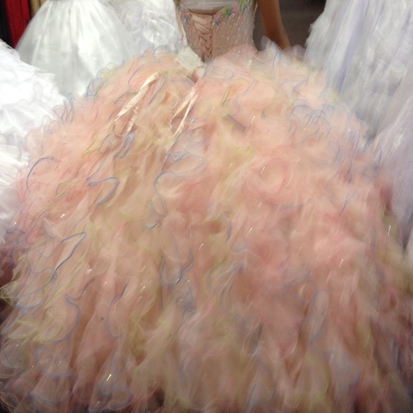 Quiceñera dress - Picture 3 of 4