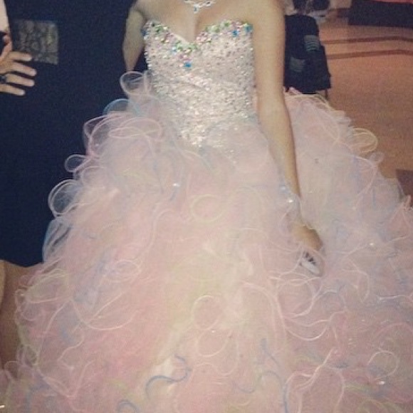 Quiceñera dress - Picture 4 of 4