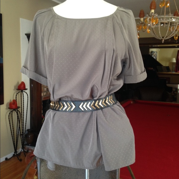 Adorable taupe top