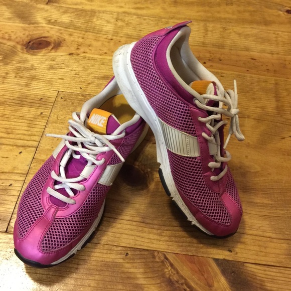 PINK NIKE SNEAKERS