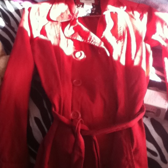 Red coat - Picture 3 of 3