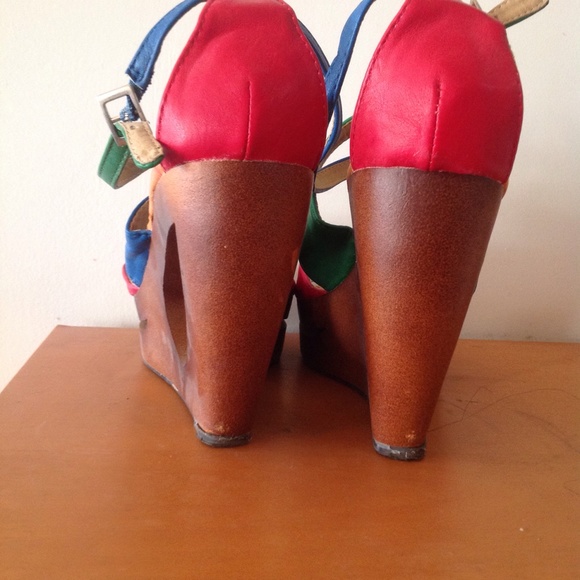 Beautiful wedges.size 8 1/2 - Picture 3 of 4