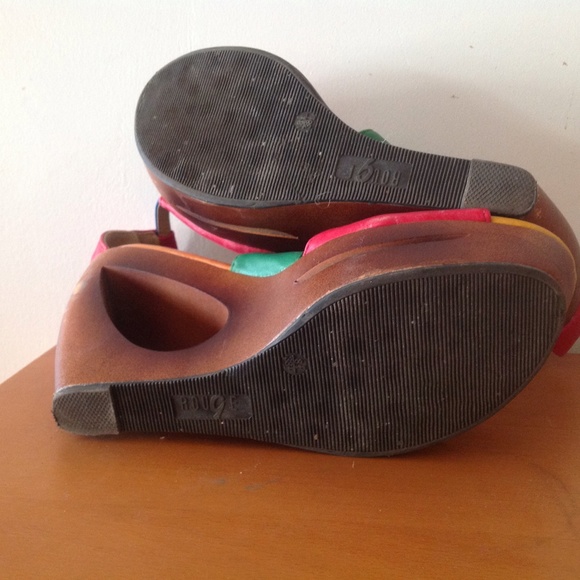 Beautiful wedges.size 8 1/2 - Picture 4 of 4