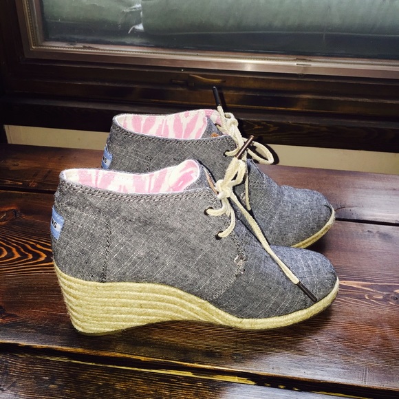 TOMS Shoes - Toms desert wedges - size 9