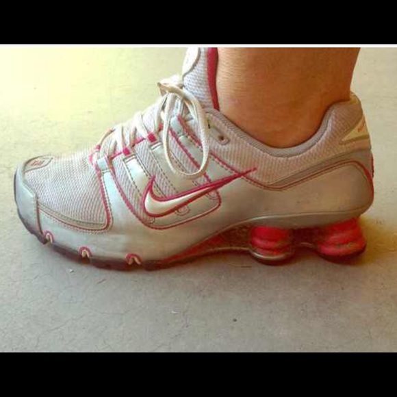 NIKE SHOCKS