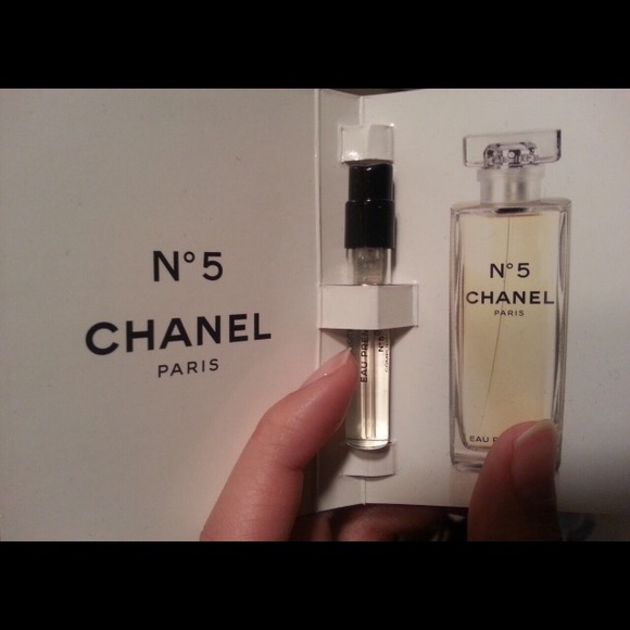 Chanel Coco Mademoiselle Eau De Parfum - Picture 3 of 3