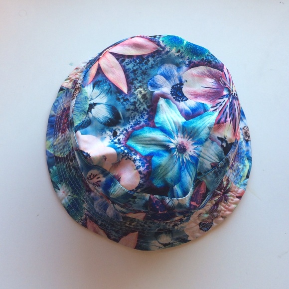 Reversible floral bucket hat
