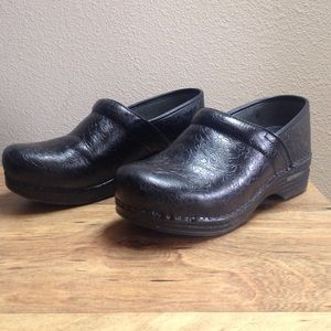 In box dansko XP shoe