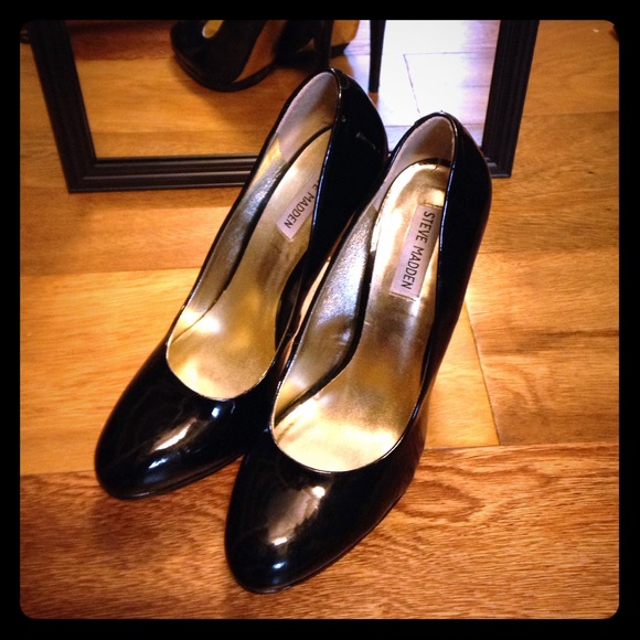 Steve Madden classic black heels