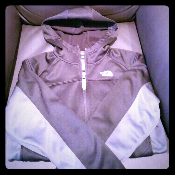The North Face Sweaters - Sale✨North Face hoody✨