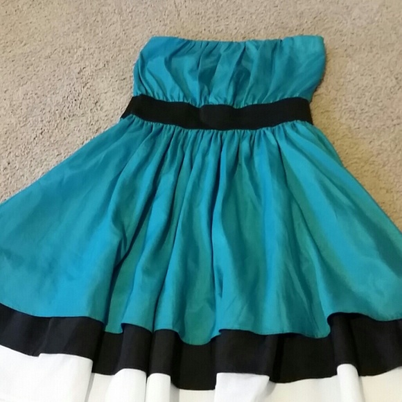 Color Block Dress - Picture 2 of 3
