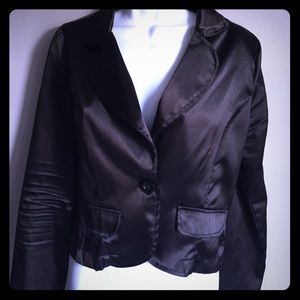 Black satin cropped blazer classic staple!