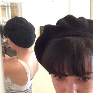 Black wool beret