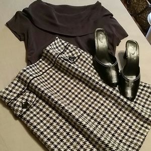 Sale..Geoffrey Beene black/crm checked skirt sz 10
