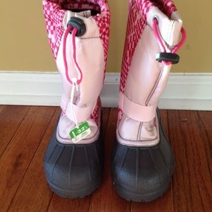Youth size 13 Columbia snow winter/snow boots. New
