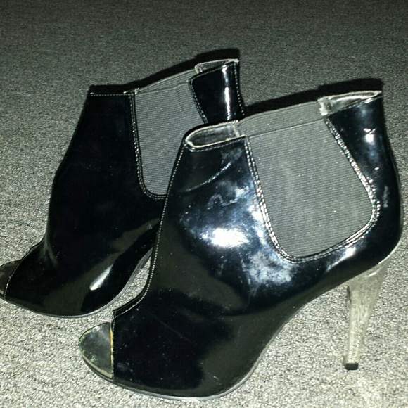 Heel bootie