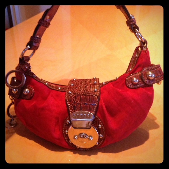 Guess handbag in red ❤️