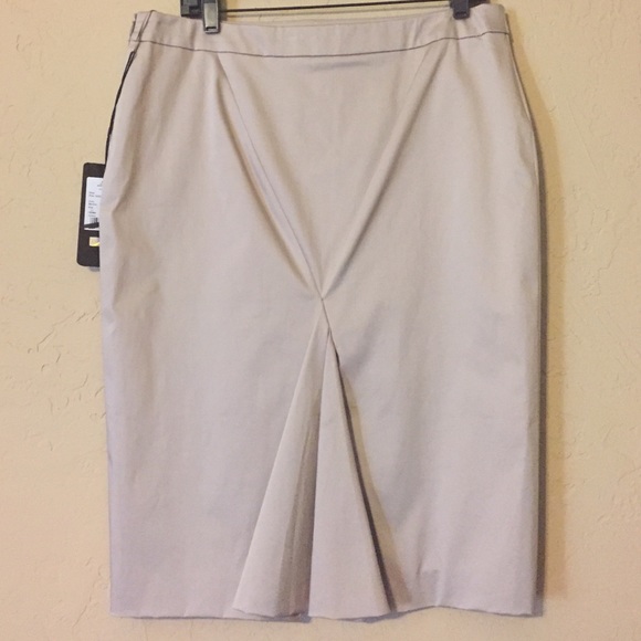 Gorgeous Escada pencil skirt w Hot Back Detail - Picture 1 of 4