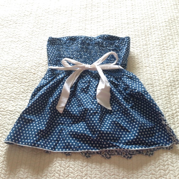 •Eyelet-Detail Top• - Picture 3 of 4