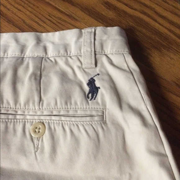 Polo shorts 32 in size khaki offer me