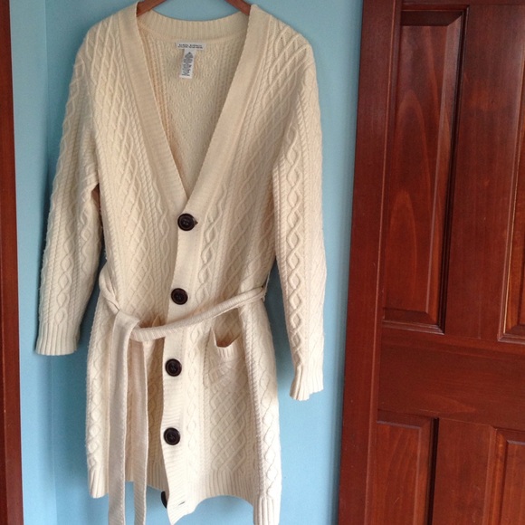 BANANA REPUBLIC MERINO WOOL CABLE KNIT SWEATER