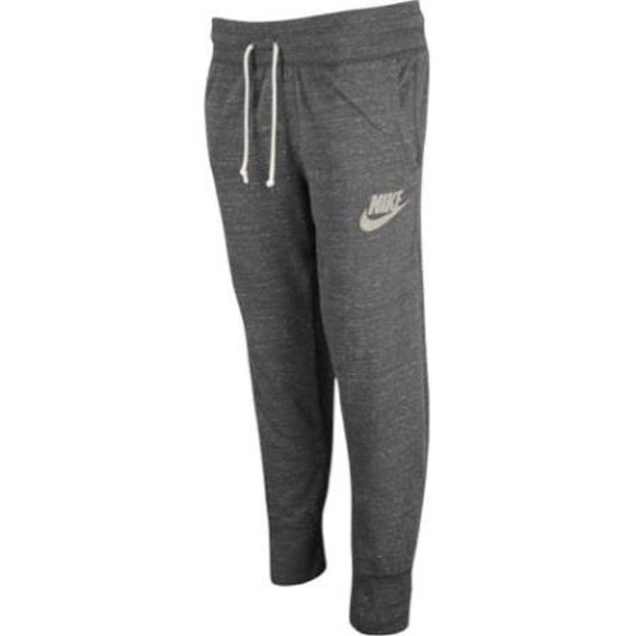 Nike Capri sweatpants in Grey