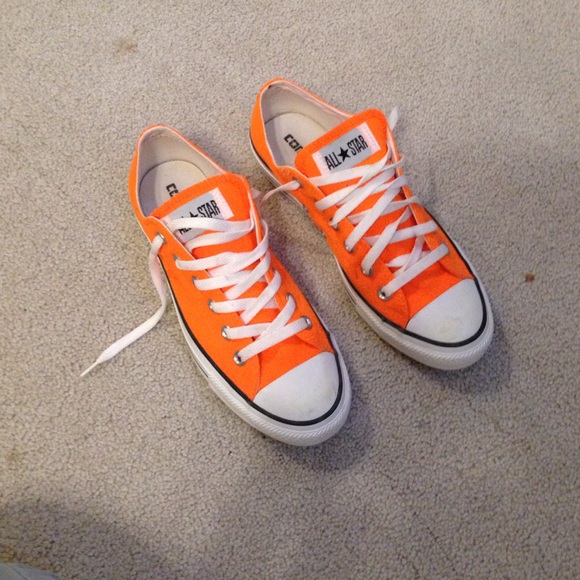 Sold🚫🚫🚫Neon orange Coverse - Picture 1 of 3