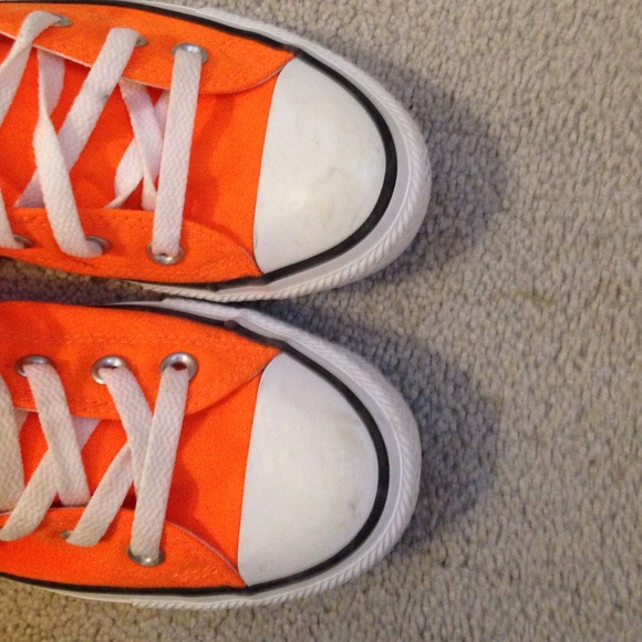 Sold🚫🚫🚫Neon orange Coverse - Picture 3 of 3