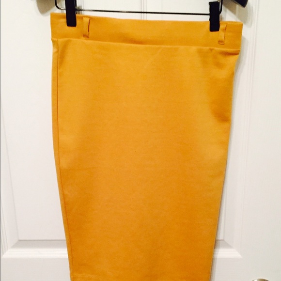 Yellow pencil skirt