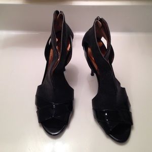 Black Guess open toes sandals