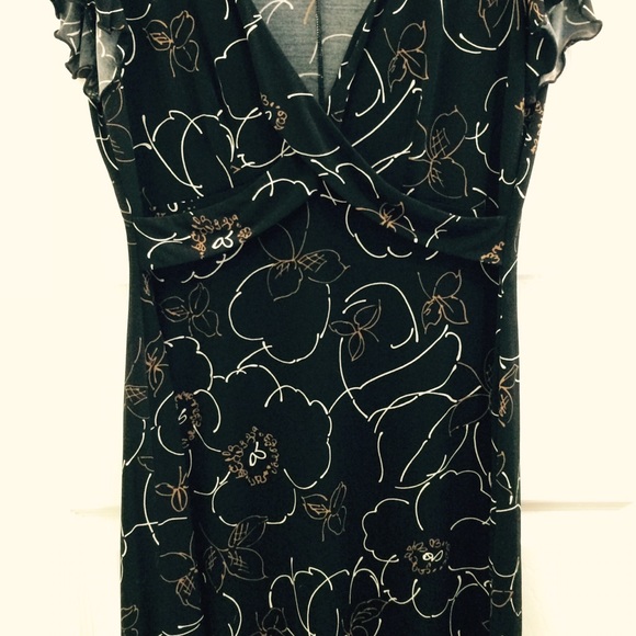 Short sleeve v-neck dress