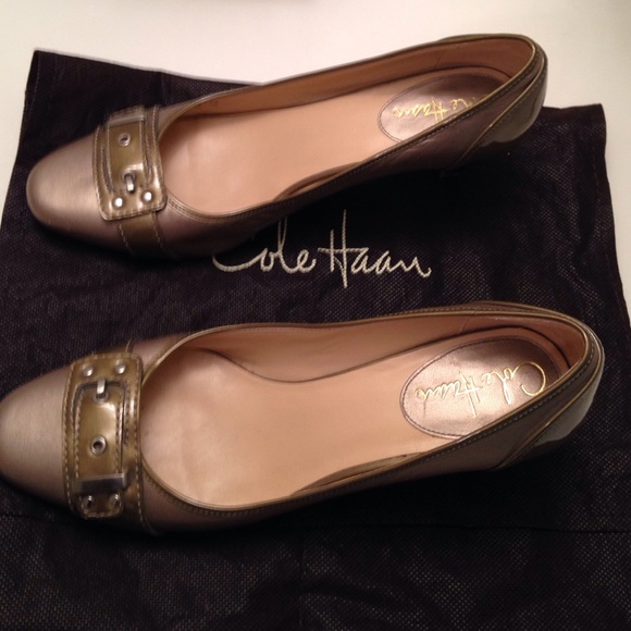 Gold pumps