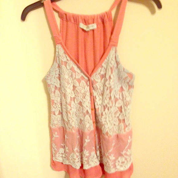 Flowy laced peach colored tank