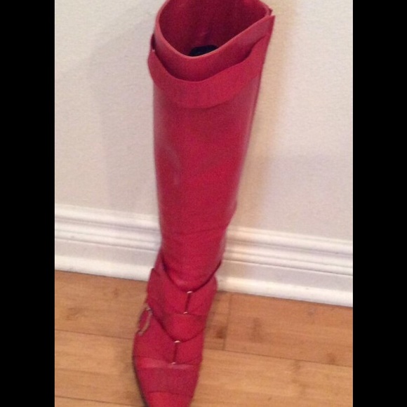 Christian Dior red boots with heels. - Picture 2 of 4