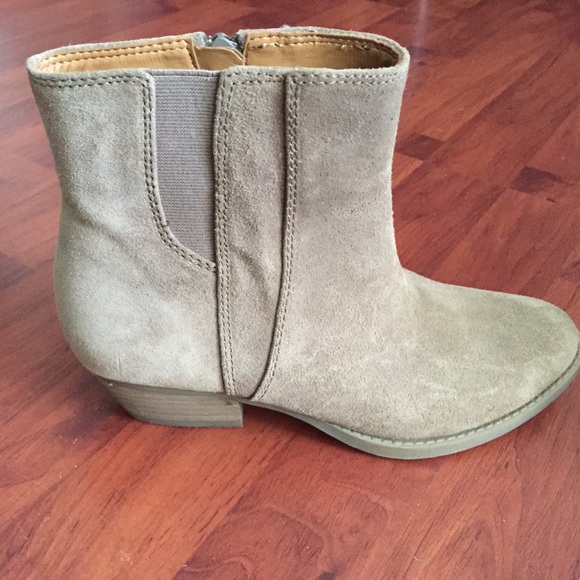 Nine West Taupe Suede Booties Ankle Boots 6.5 NEW!
