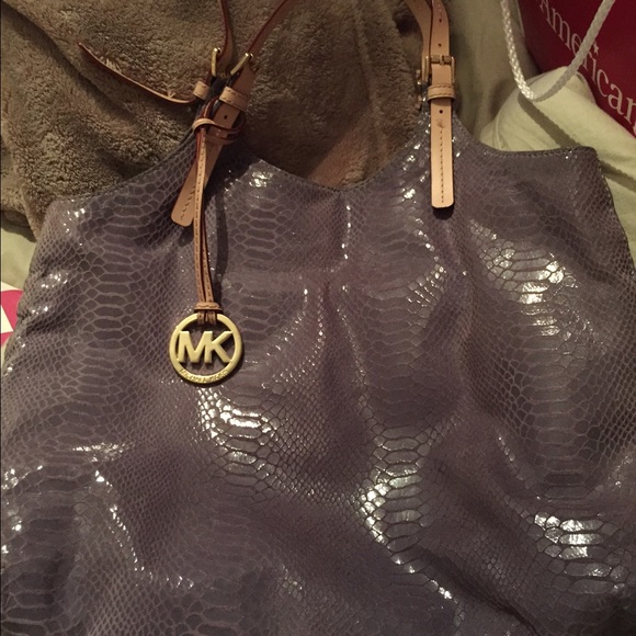 Michael kors grey snakeskin purse - Picture 1 of 4