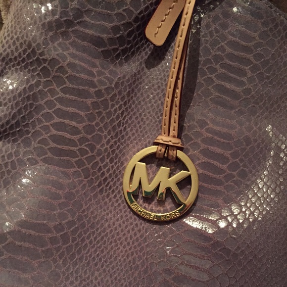 Michael kors grey snakeskin purse - Picture 2 of 4