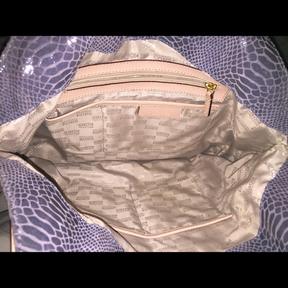 Michael kors grey snakeskin purse - Picture 3 of 4