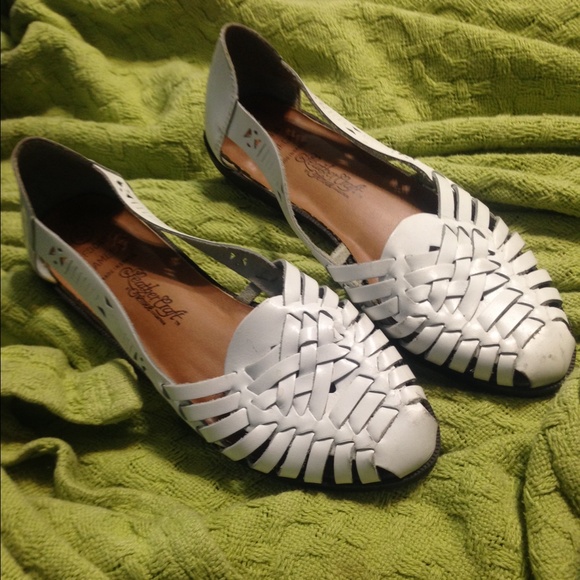 Spring is coming, perfect flats for boho lovers!