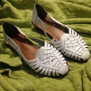 Spring is coming, perfect flats for boho lovers!