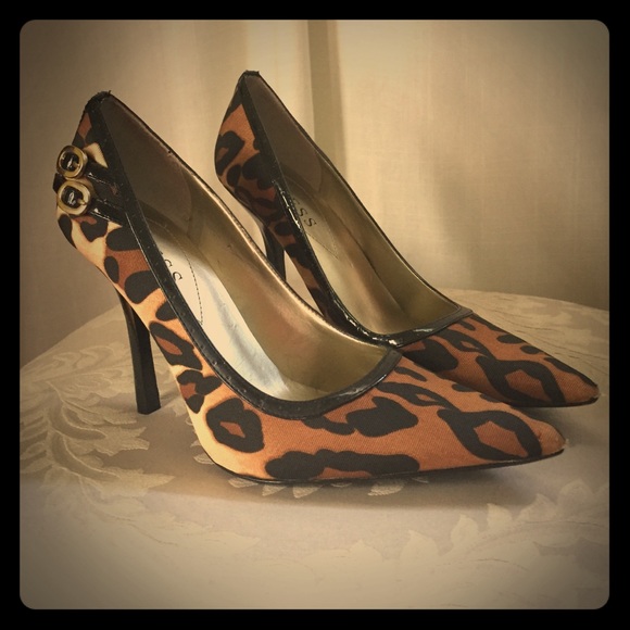 💎 GUESS HEELS 💎💋 size 6 1/2 👠